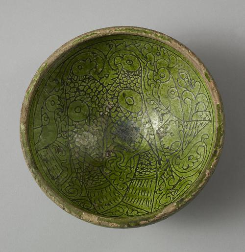 AKM757, Green Bowl with a Design of Incised Birds